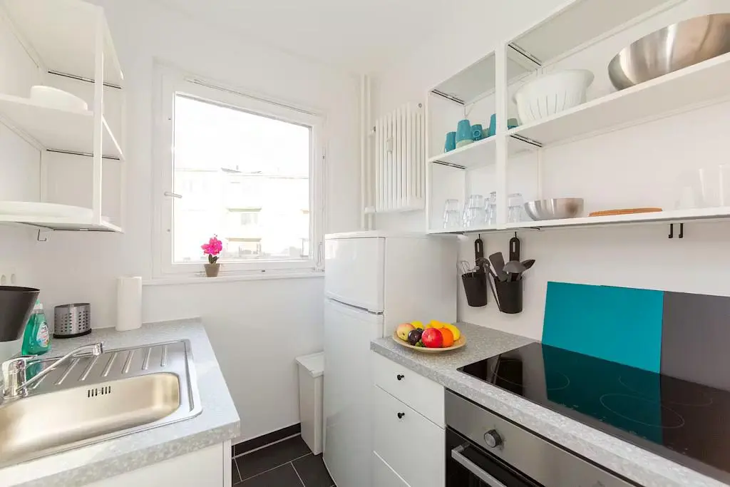 Kitchen; kitchen appliances, natural light, modern style