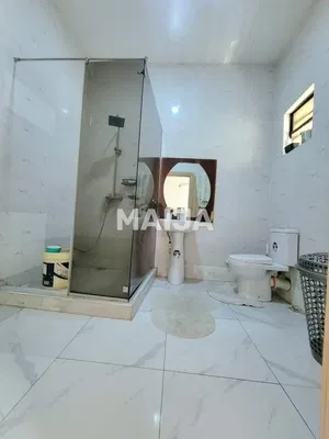 Salle de bain; carrelage, chauffe-eau