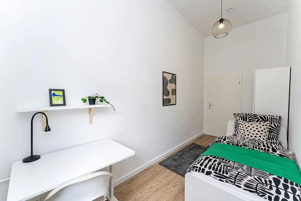 Schlafzimmer; tageslicht, moderner stil, holzboden