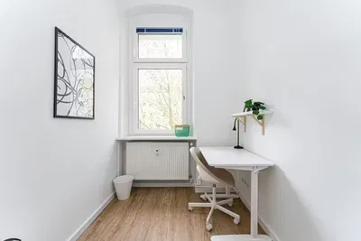 Çocuk odası; doğal ışık, ahşap zemin