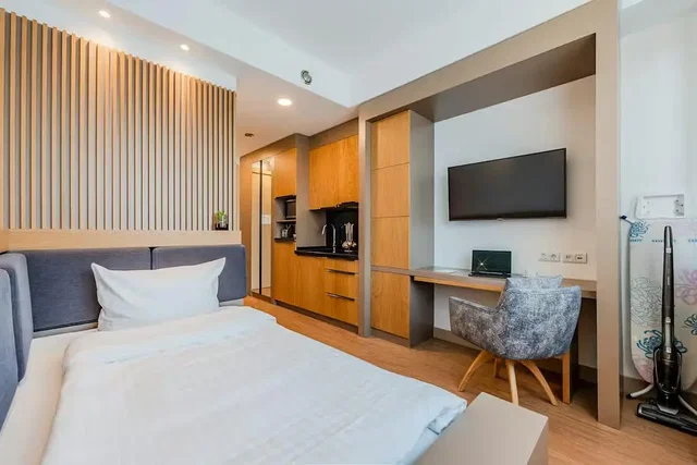 Chambre; style moderne, lumière naturelle, parquet