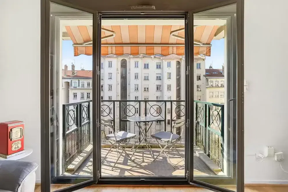 Балкон; поглед