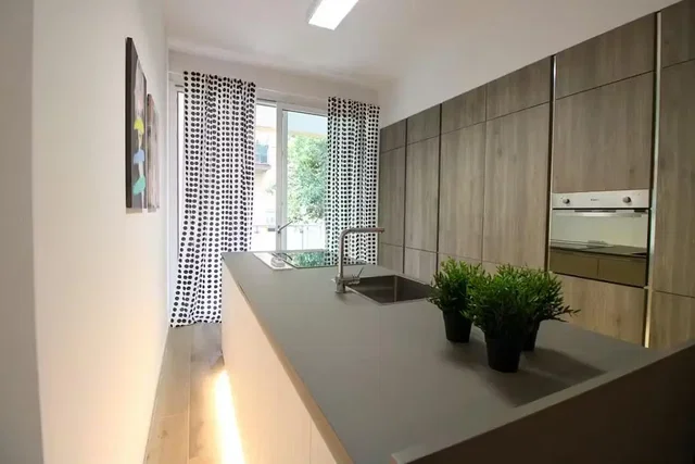 Kitchen; kitchen appliances, view, natural light