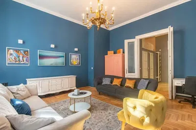 Wohnzimmer; holzboden, tageslicht, moderner stil