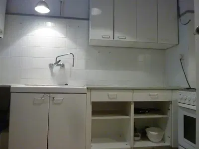 Kuhinja; pločice, potrebna renovacija