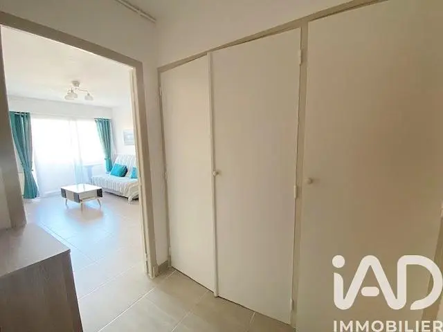 غرفة نوم; ضوء طبيعي, أرضية من البلاط