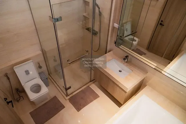 Koupelna; dlažba, po rekonstrukci, přirozené světlo, moderní styl