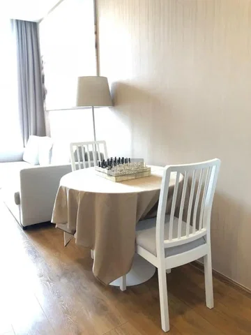 Salon; światło dzienne