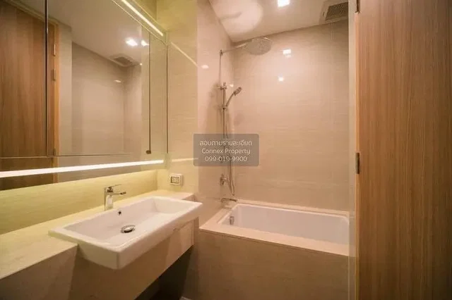 حمام; أرضية من البلاط, مجدد, ضوء طبيعي, أسلوب عصري