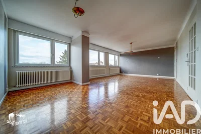 Wohnzimmer; blick, holzboden, tageslicht