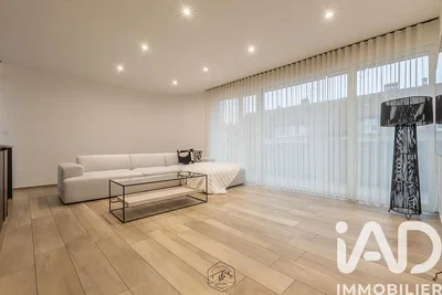 Oturma odası; doğal ışık, modern stil, fayans zemin