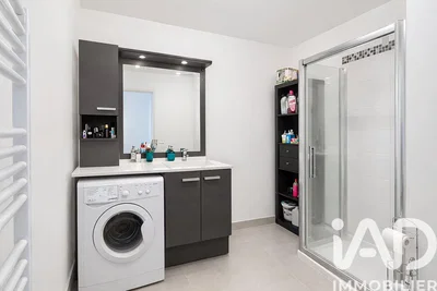 Badezimmer; fliesenboden, renoviert, tageslicht, moderner stil