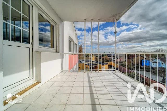 Balkon; tegelvloer, uitzicht