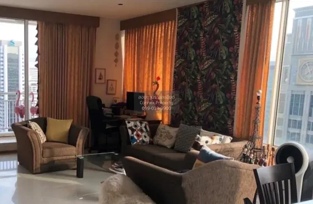 Obývací pokoj; výhled, přirozené světlo, moderní styl