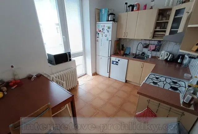 Küche; küchengeräte, fliesenboden, tageslicht