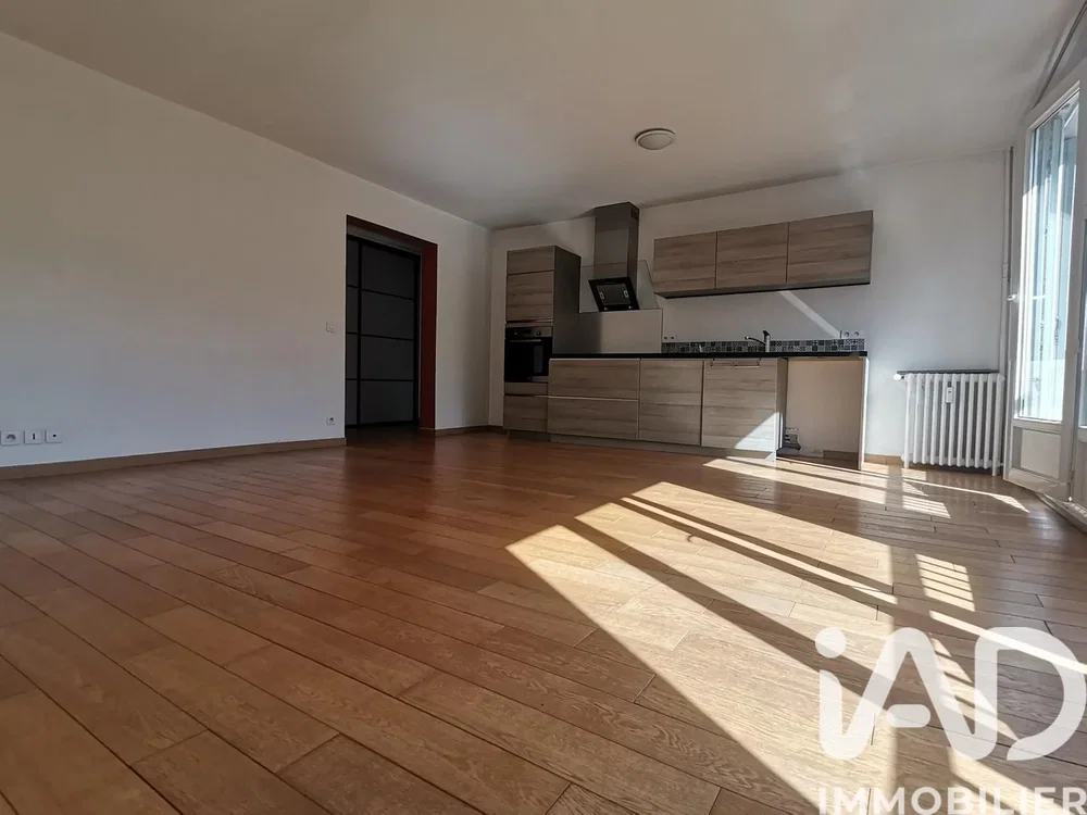 Cuisine; parquet, lumière naturelle, rénové