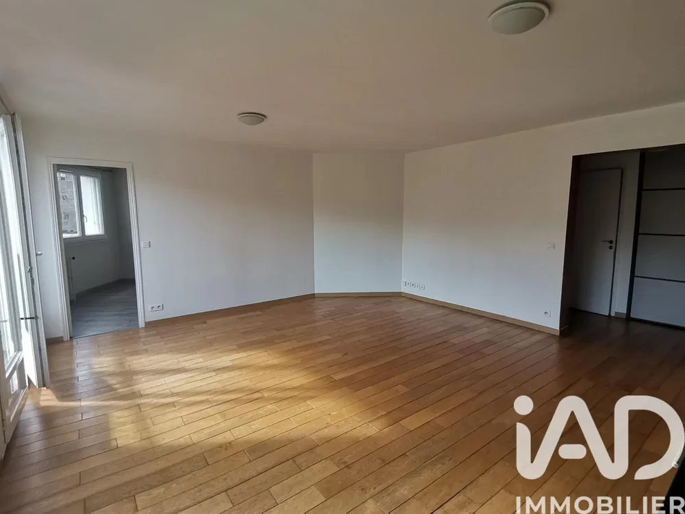 Salon; parquet, lumière naturelle, rénové