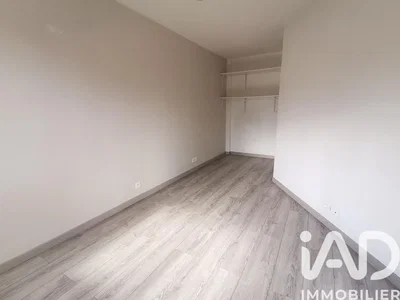 Chambre; carrelage, rénové, lumière naturelle