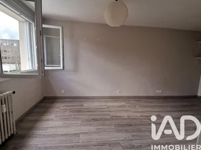 Salon; vue, carrelage, rénové, lumière naturelle