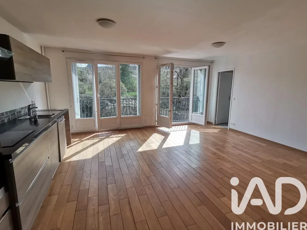 Cuisine; vue, parquet, lumière naturelle