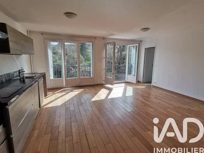 Cuisine; vue, parquet, lumière naturelle