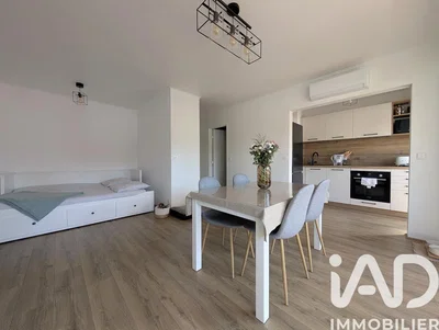 Küche; moderner stil, holzboden, tageslicht, renoviert