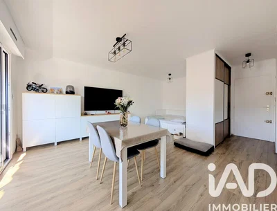 Wohnzimmer; tageslicht, moderner stil