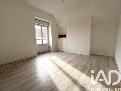 Schlafzimmer; holzboden, tageslicht