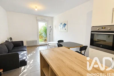 Дневна соба; поглед, природно светло