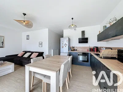 Dnevna soba; moderni stil, drveni pod, prirodno svjetlo