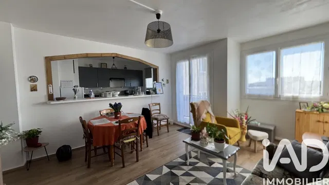 Living room; natural light, tile floor