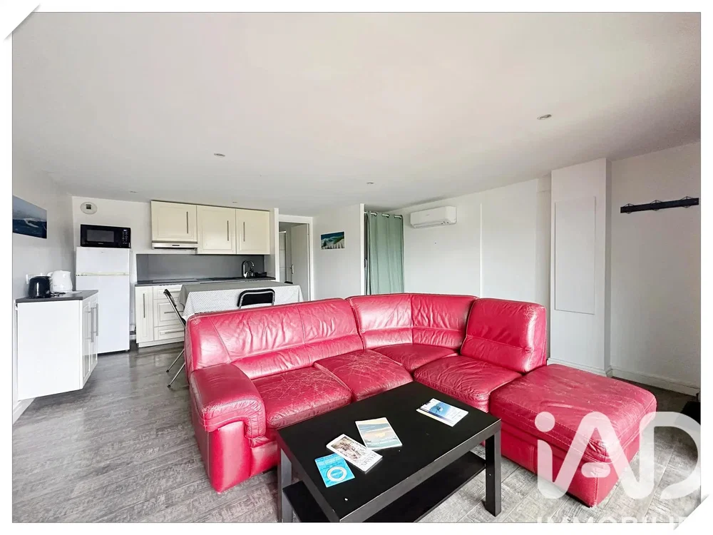 Living room; modern style, natural light