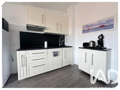 Kitchen; kitchen appliances, tile floor