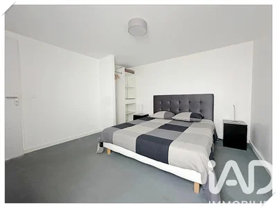 Bedroom; natural light, modern style