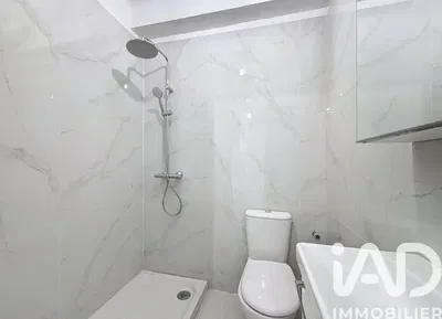 Banyo; fayans zemin, tadilatlı, doğal ışık, modern stil