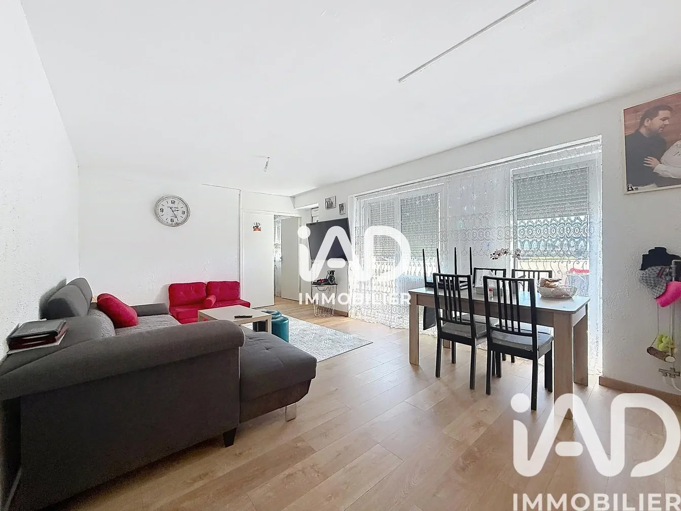 Salón; luz natural, estilo moderno