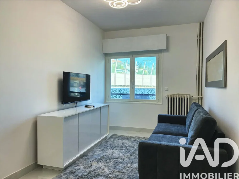 Oturma odası; manzara, doğal ışık, modern stil