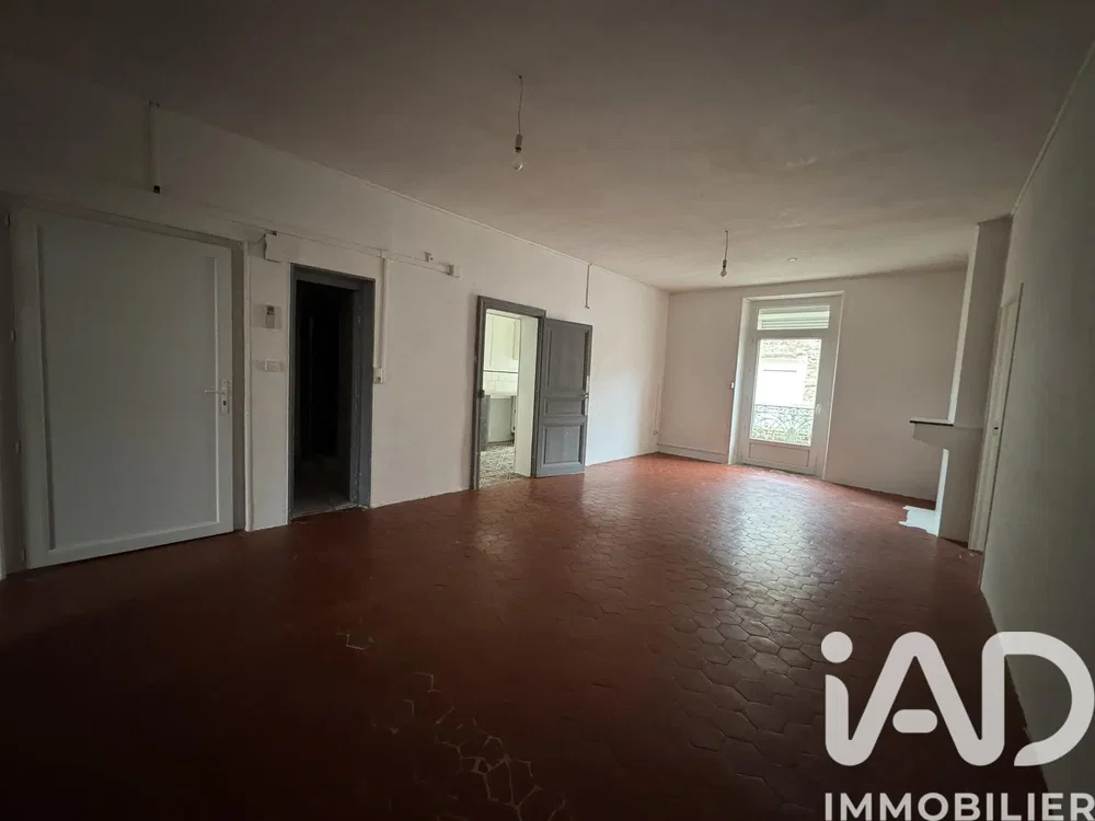 Ostale; potrebna renovacija, pločice, prirodna svjetlost
