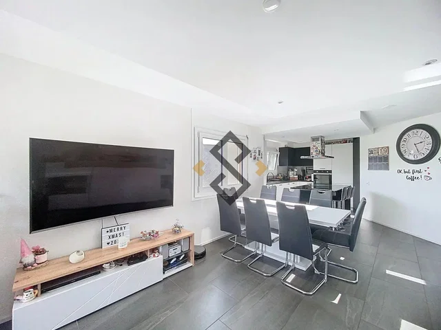 Wohnzimmer; fliesenboden, moderner stil, tageslicht