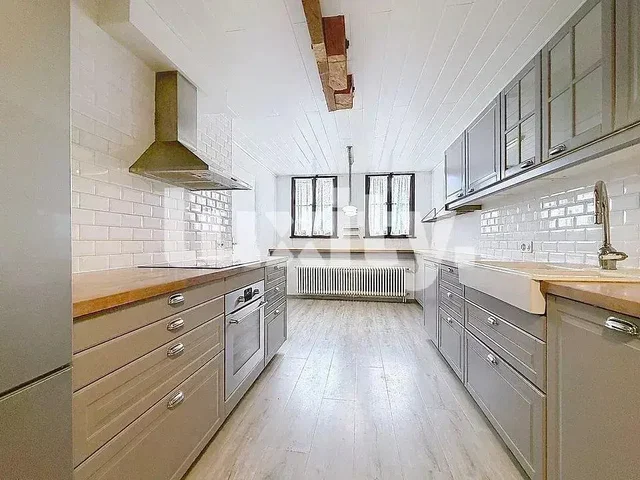 Küche; küchengeräte, tageslicht, moderner stil