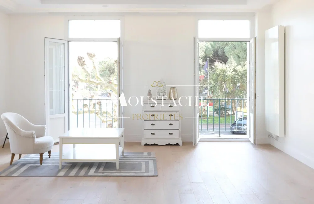 Salon; vue, lumière naturelle, style moderne