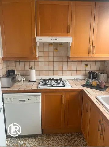 Kuchnia; sprzęt kuchenny, podłoga z płytek