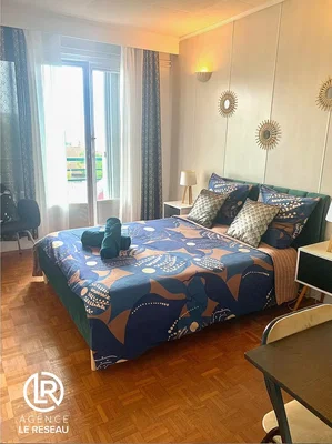 Yatak odası; doğal ışık, modern stil