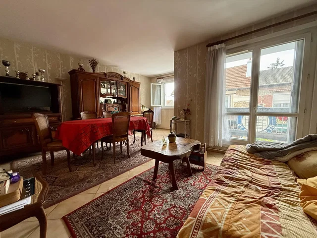 Salon; lumière naturelle, carrelage