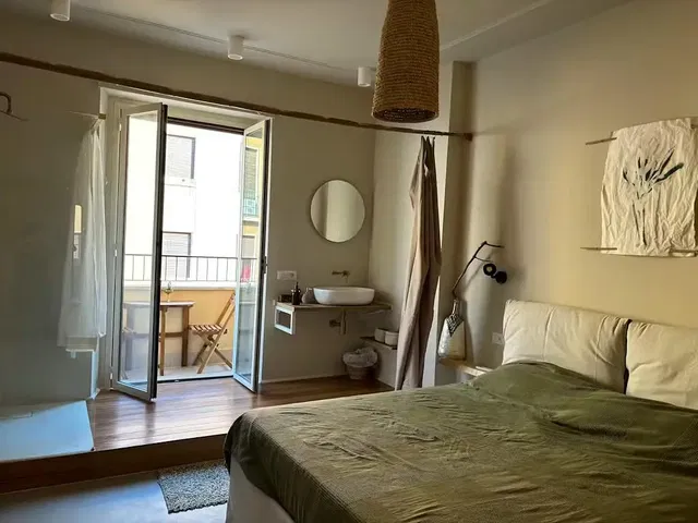 Спаваћа соба; поглед, дрвени под, природно светло, модерни стил