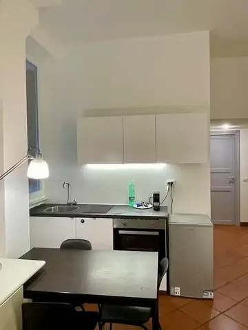 Кухиња; кухињски апарати, плочице, природно светло