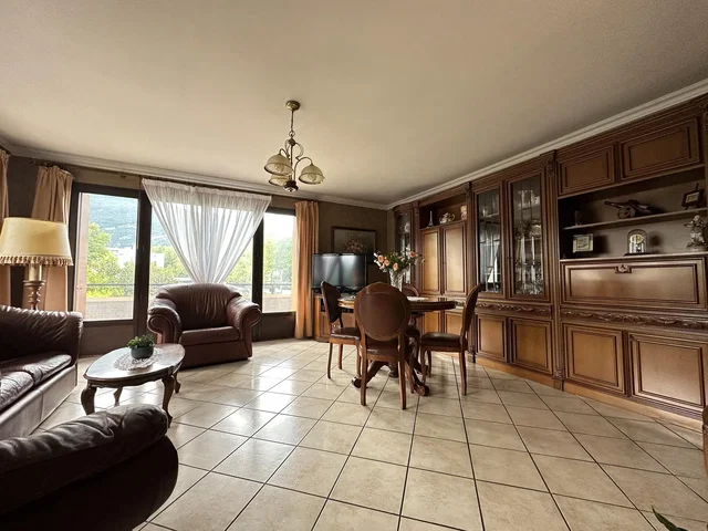 Salon; carrelage, vue, lumière naturelle