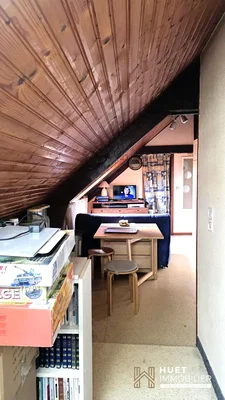 Oturma odası; ahşap kirişler, ahşap zemin