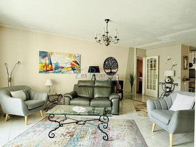 Oturma odası; modern stil, doğal ışık