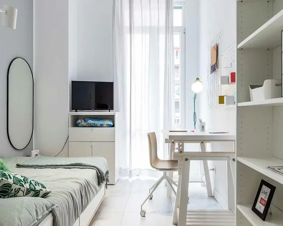 Yatak odası; doğal ışık, modern stil